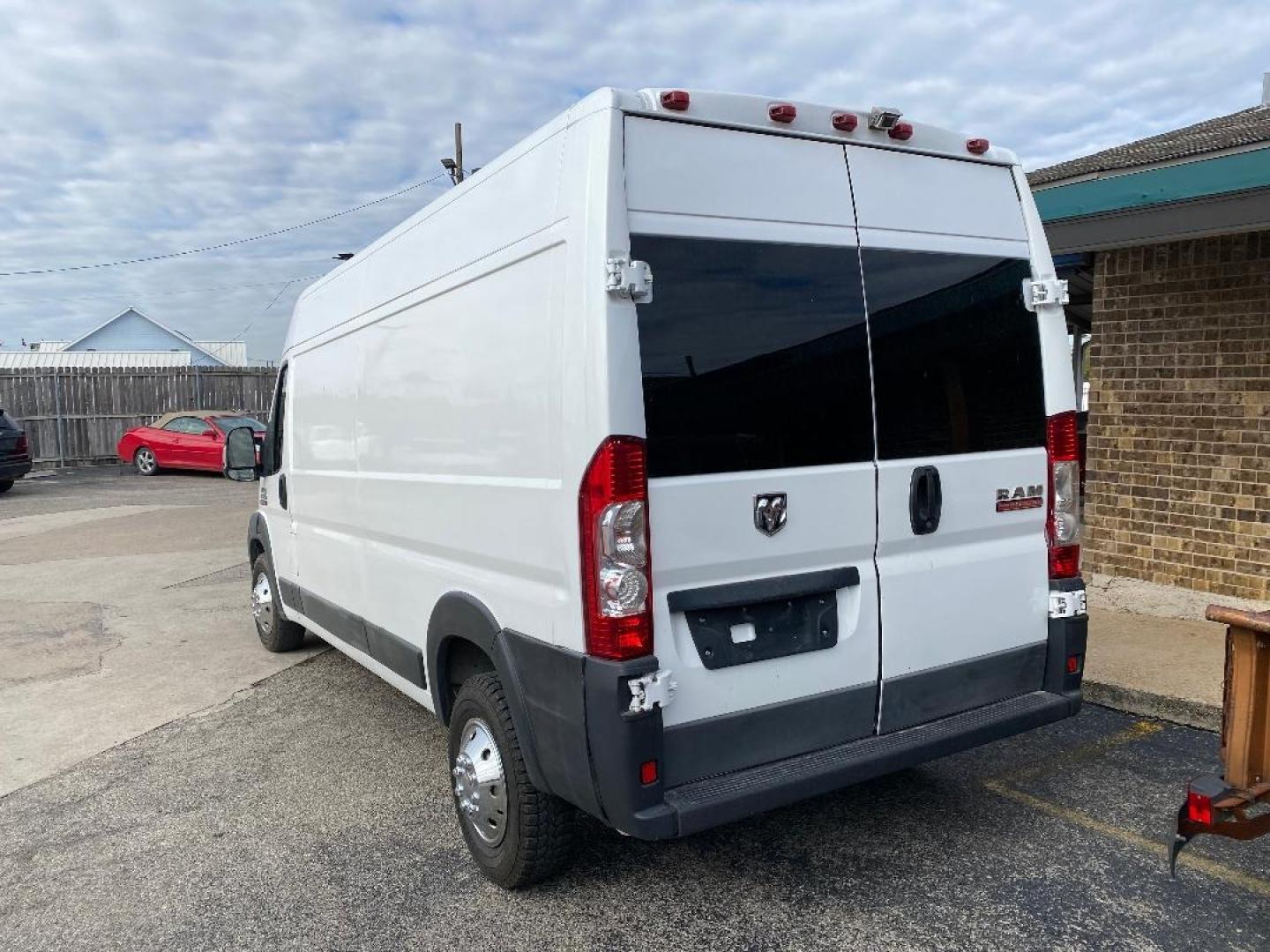 2017 White /Gray RAM Promaster (3C6TRVDG1HE) , located at 1687 Business 35 S, New Braunfels, TX, 78130, (830) 625-7159, 29.655487, -98.051491 - Photo#2